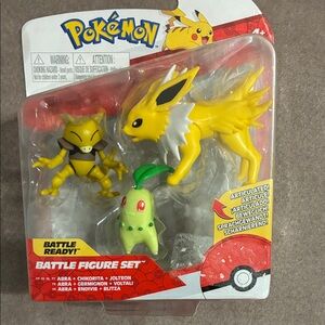 Pokémon Battle Figure Set - Yellow Jolteon, Yellow Abra, Green Chikorita